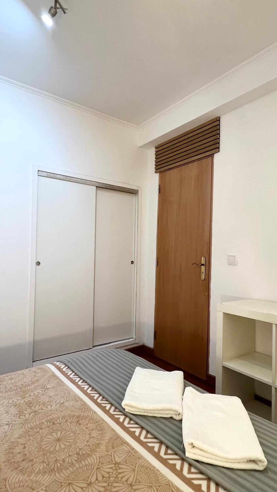 Quarto em Acomodações Particulares Sem Janela Without Window